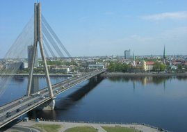 Проблемный мост за колючей проволокой